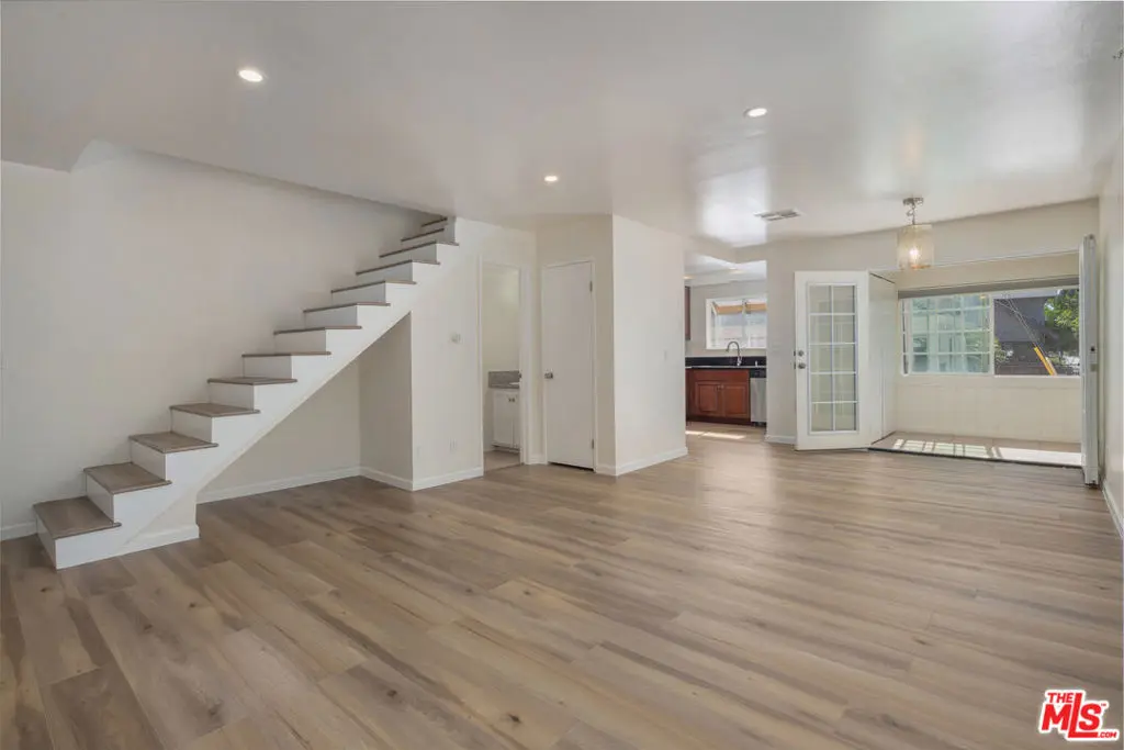 941 Elm Avenue 11, Long Beach, CA — listing photo 1