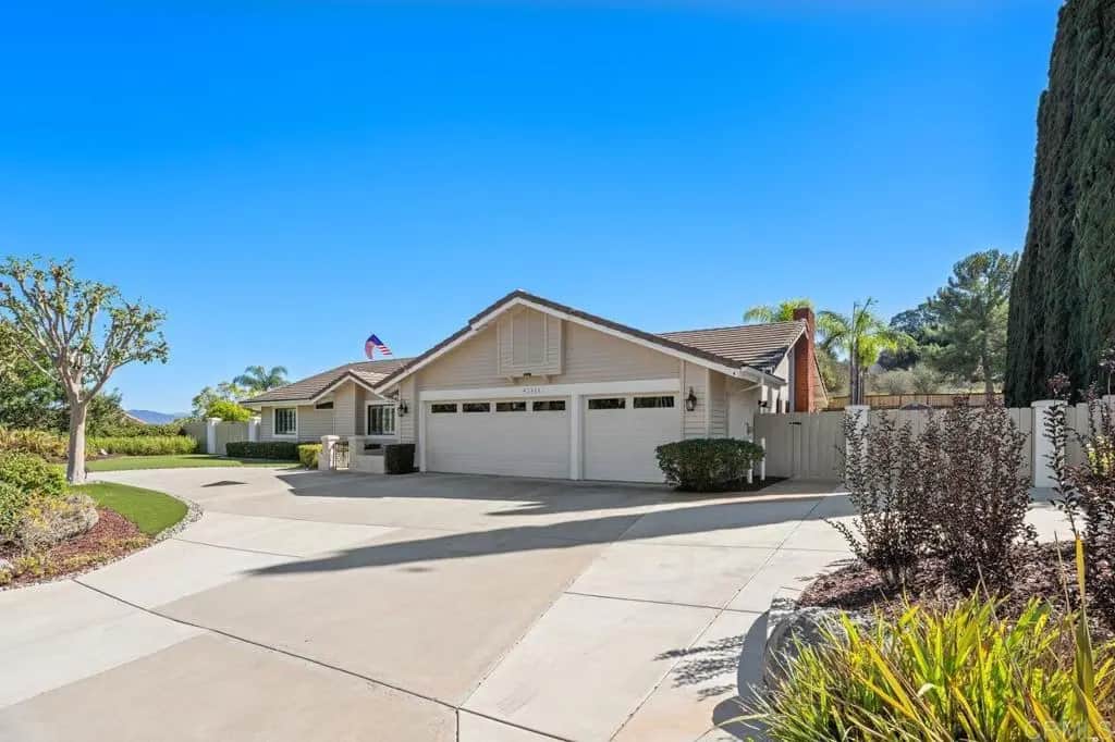 2321 Cortina Circle, Escondido, CA — listing photo 1