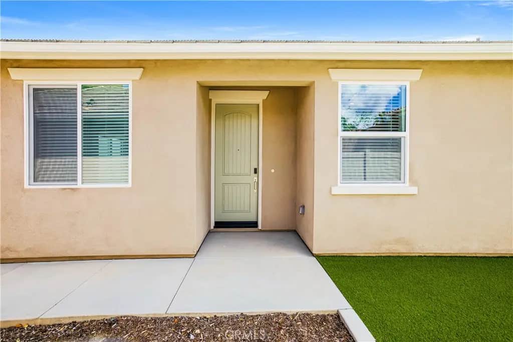 680 SUSANNE Street 2, Corona, CA — listing photo 1