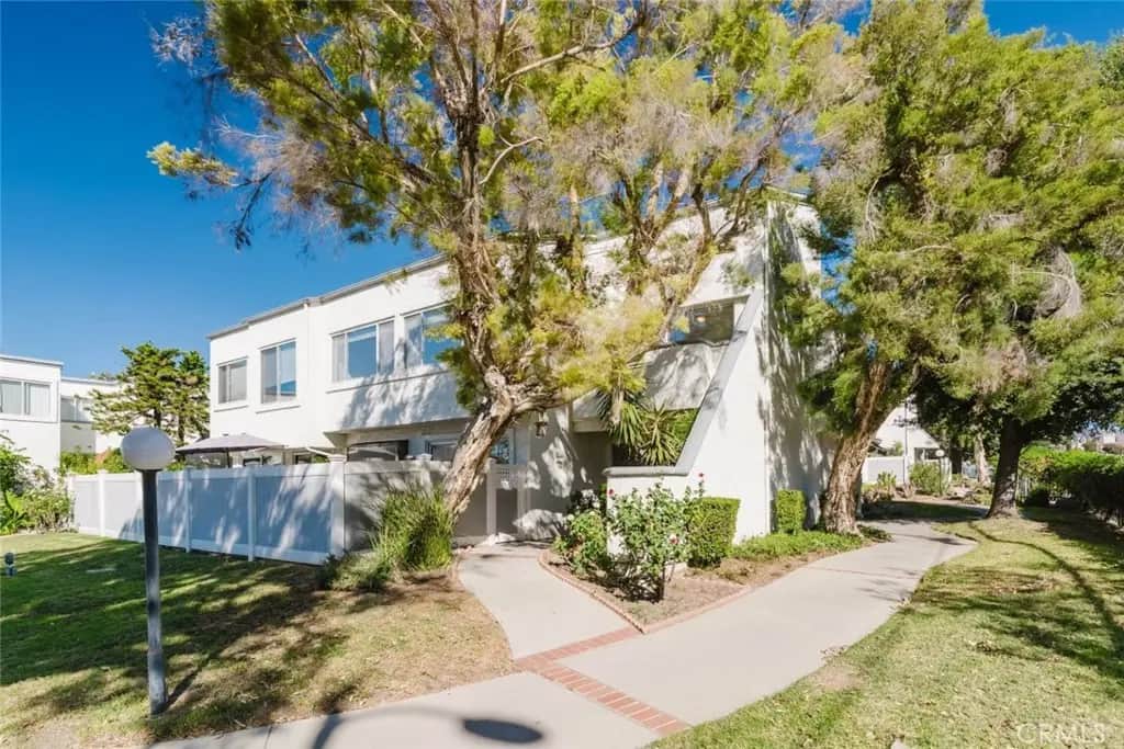 18501 Mayall Street A, Northridge, CA — listing photo 1