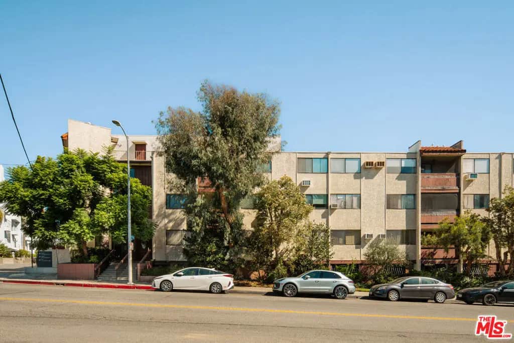 530 S Barrington Avenue 111, Los Angeles, CA — listing photo 1