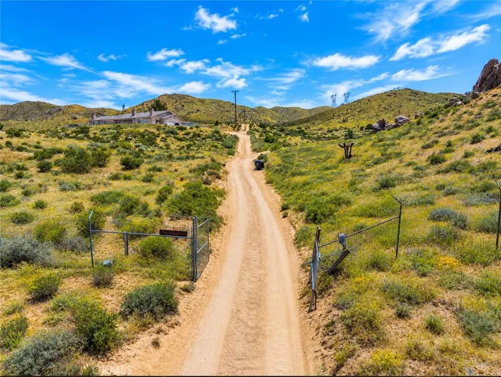 46 Loma Vista Road, Apple Valley, CA — listing photo 1