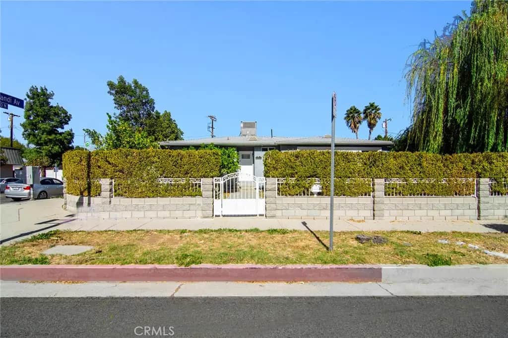 22149 Victory Boulevard, Woodland Hills, CA — listing photo 1