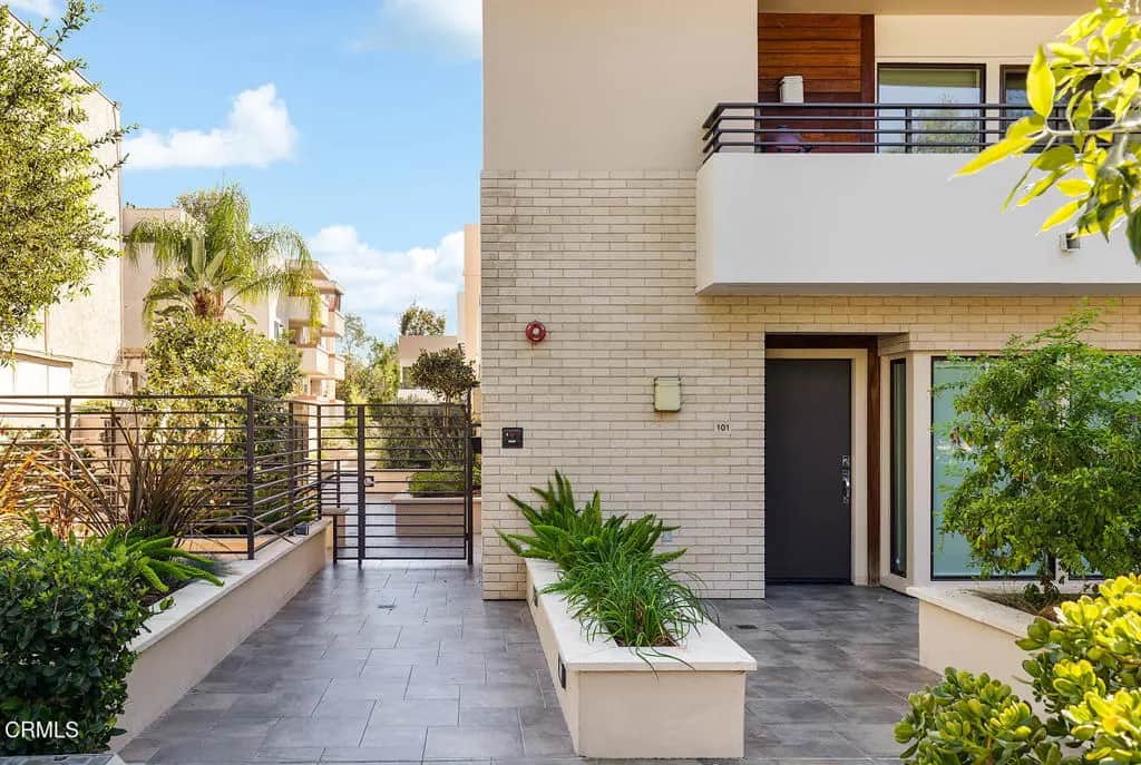 2428 E Del Mar Boulevard 207, Pasadena, CA — listing photo 1