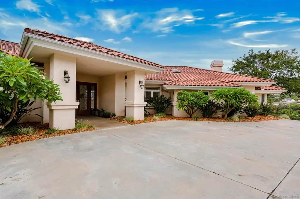 3249 Live Oak Park, Fallbrook, CA — listing photo 1