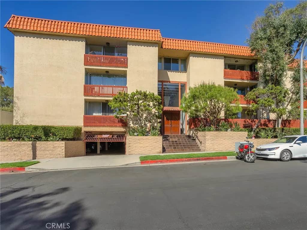 5875 Doverwood Drive 103, Culver City, CA — listing photo 1