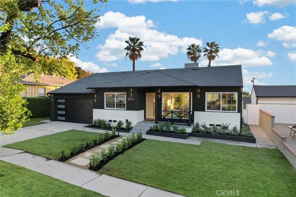 10254 Roscoe Boulevard, Sun Valley, CA — listing photo 1