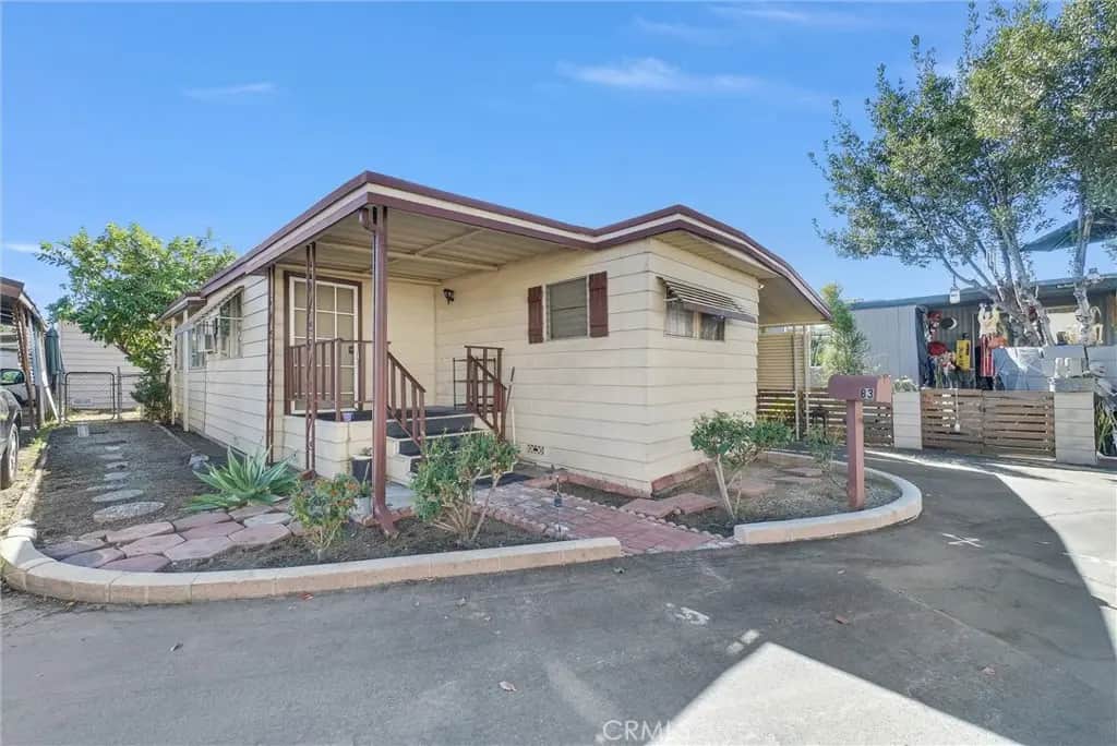 1380 N Citrus Ave B3, Covina, CA — listing photo 1