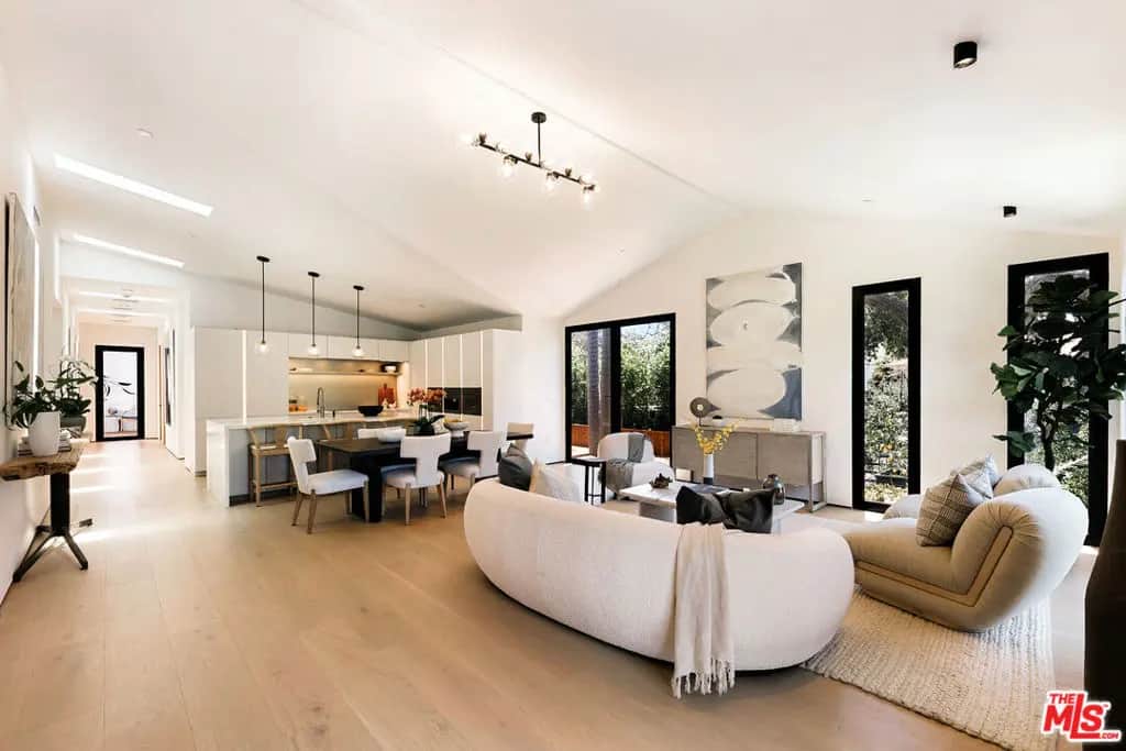 2202 California Avenue, Santa Monica, CA — listing photo 1