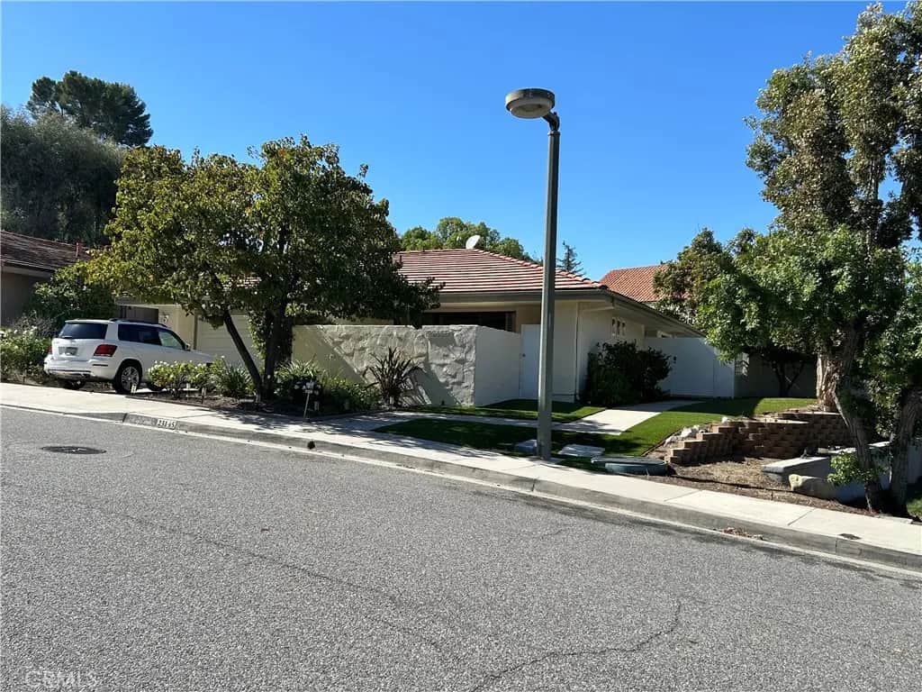 23145 Park Contessa, Calabasas, CA — listing photo 1