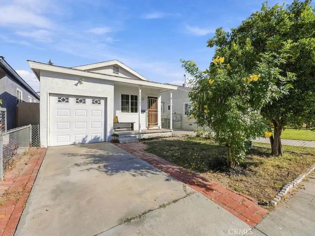 12261 211, Lakewood, CA — listing photo 1