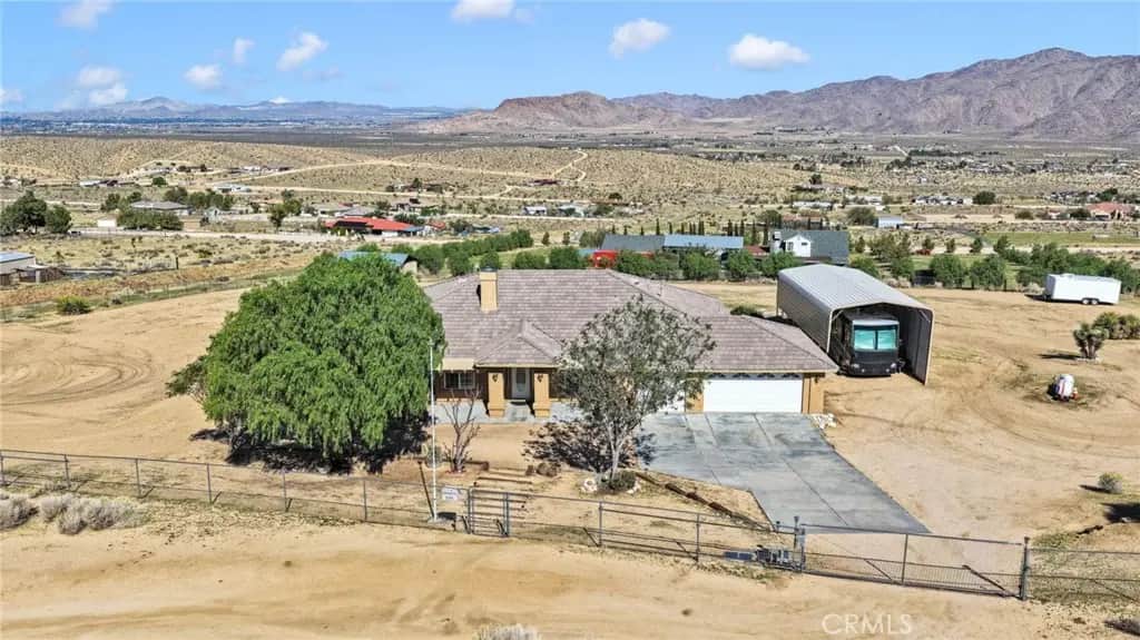 26030 Roundup Way, Apple Valley, CA — listing photo 1