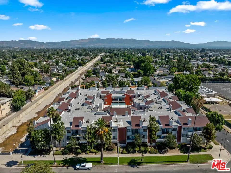 7211 Cozycroft Avenue 64, Canoga Park, CA — listing photo 1