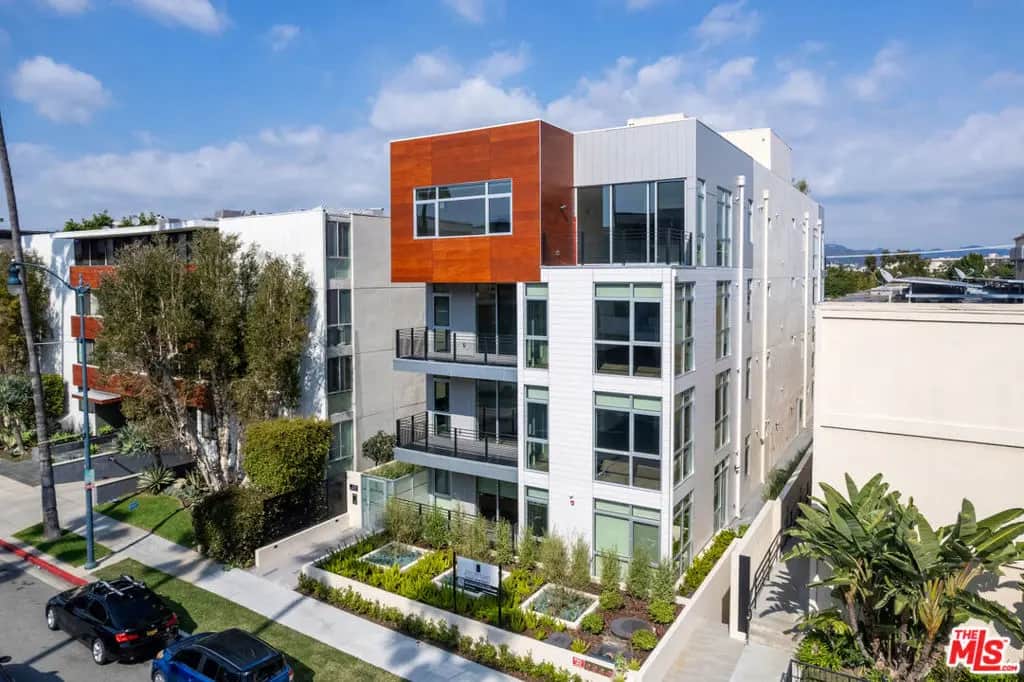 250 N Crescent Drive 301, Beverly Hills, CA — listing photo 1