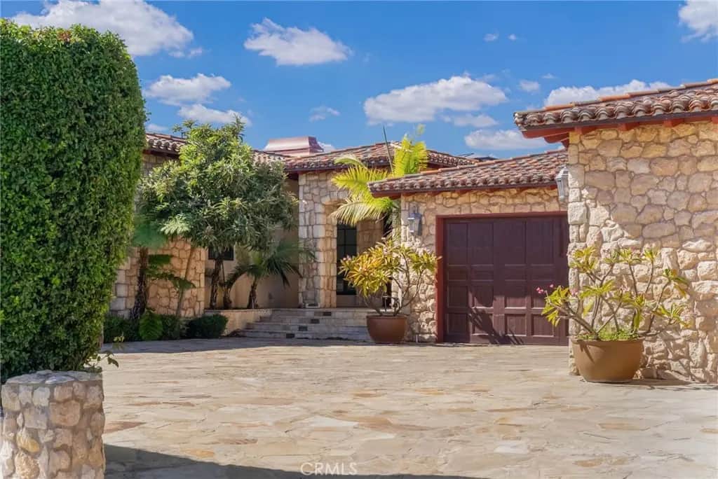 417 Avocado, Corona Del Mar, CA — listing photo 1