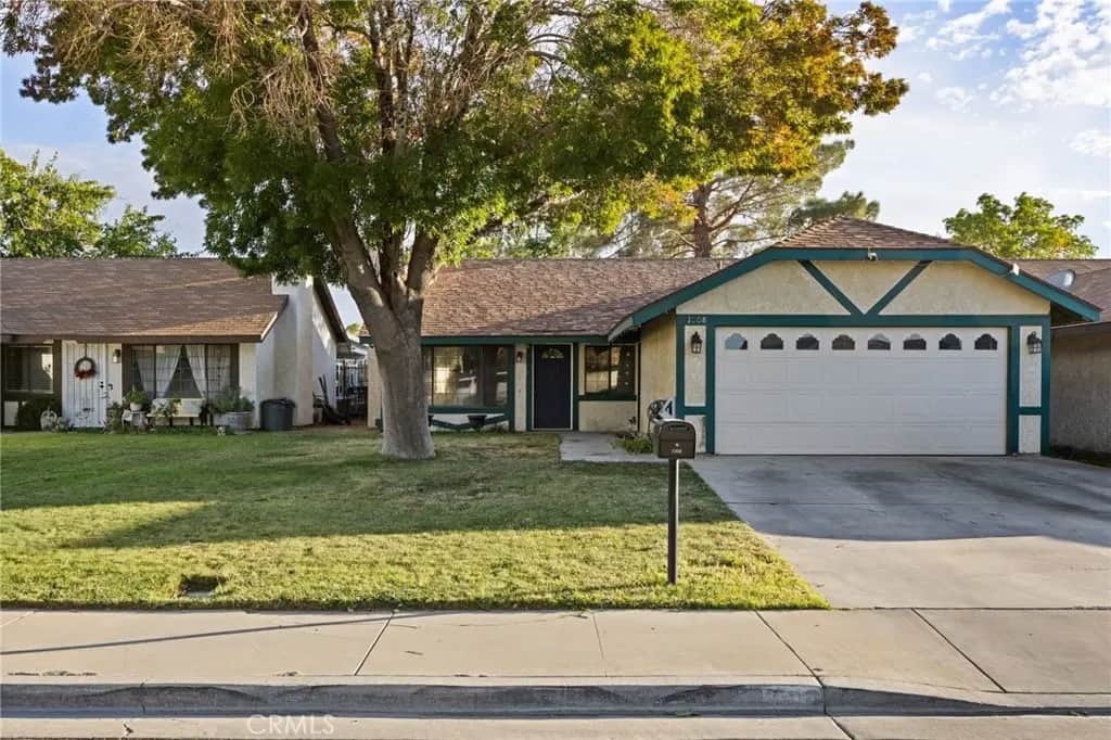 1008 E Newgrove, Lancaster, CA — listing photo 1