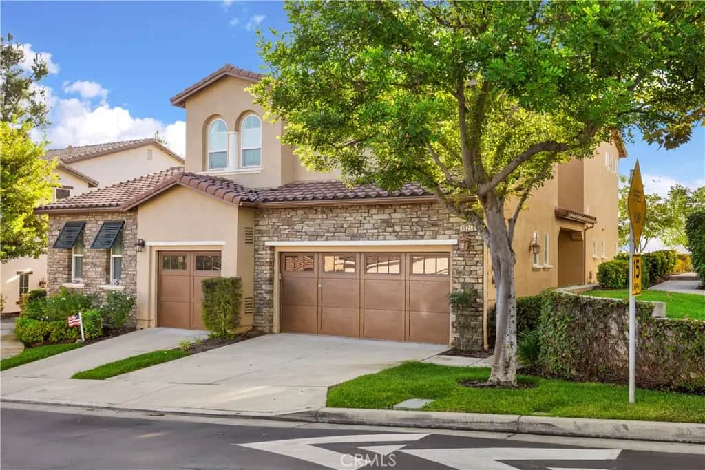 8825 Cuyamaca, Corona, CA — listing photo 1