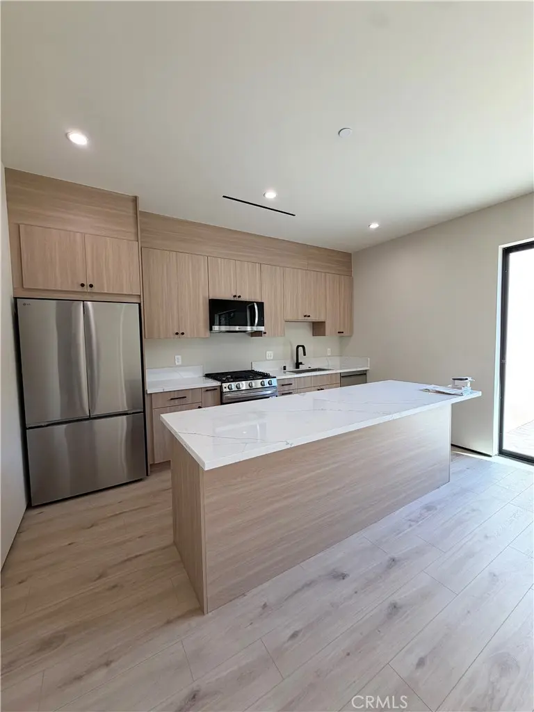5656 Mammoth Ave, Sherman Oaks, CA — listing photo 1