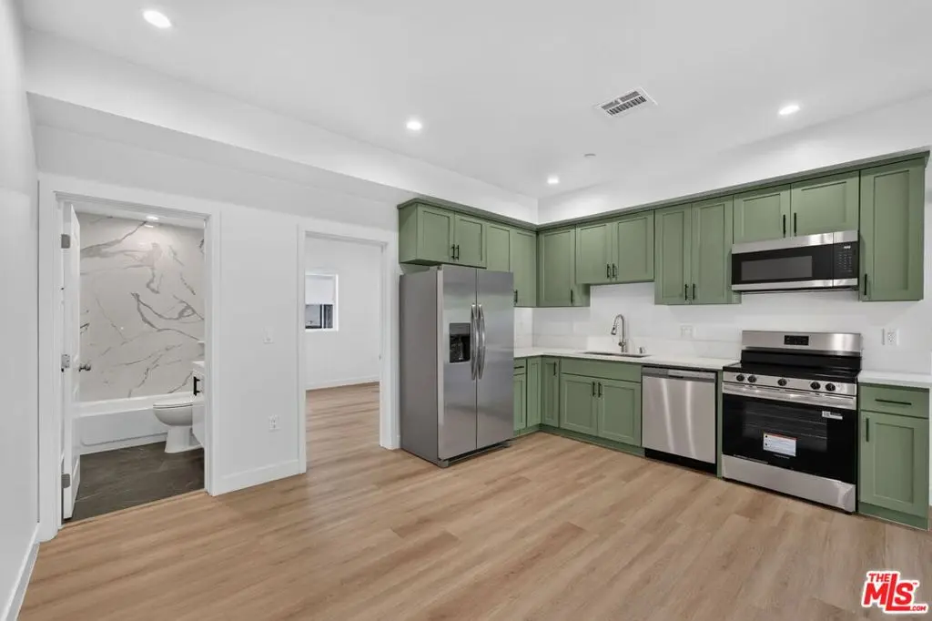 1426 Pleasant Avenue, Los Angeles, CA — listing photo 1
