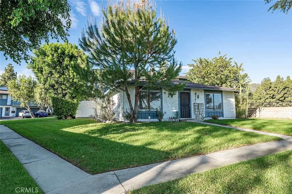 853 W 13th 1, Azusa, CA — listing photo 1