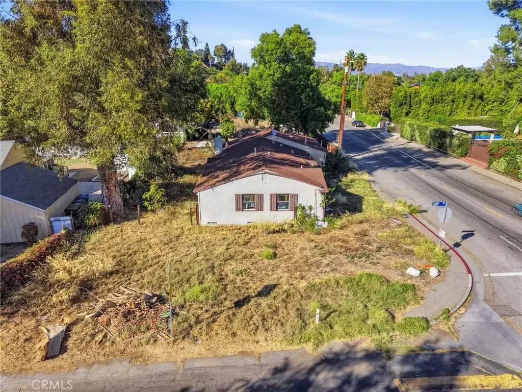 23201 Califa Street, Woodland Hills, CA — listing photo 1