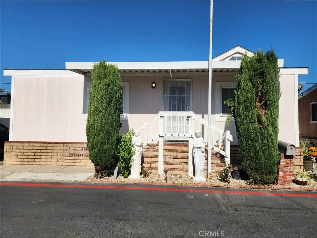 2191 Harbor Boulevard 6, Costa Mesa, CA — listing photo 1