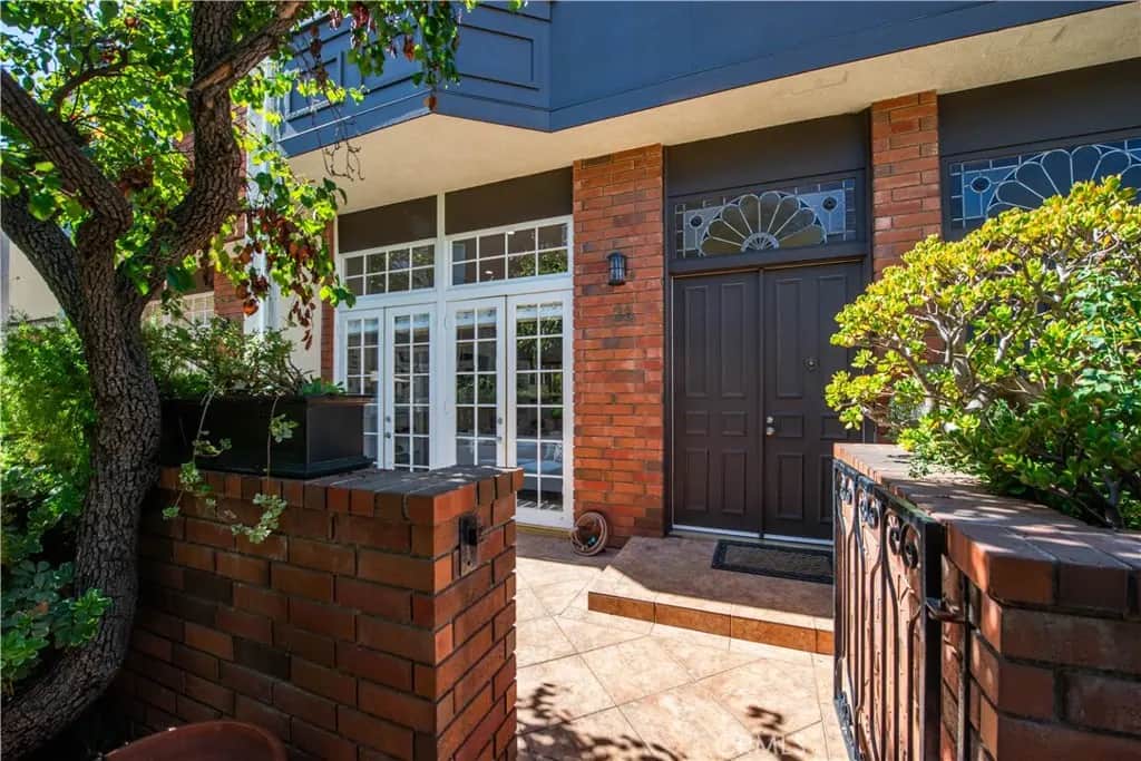 5420 Lindley Avenue 25, Encino, CA — listing photo 1