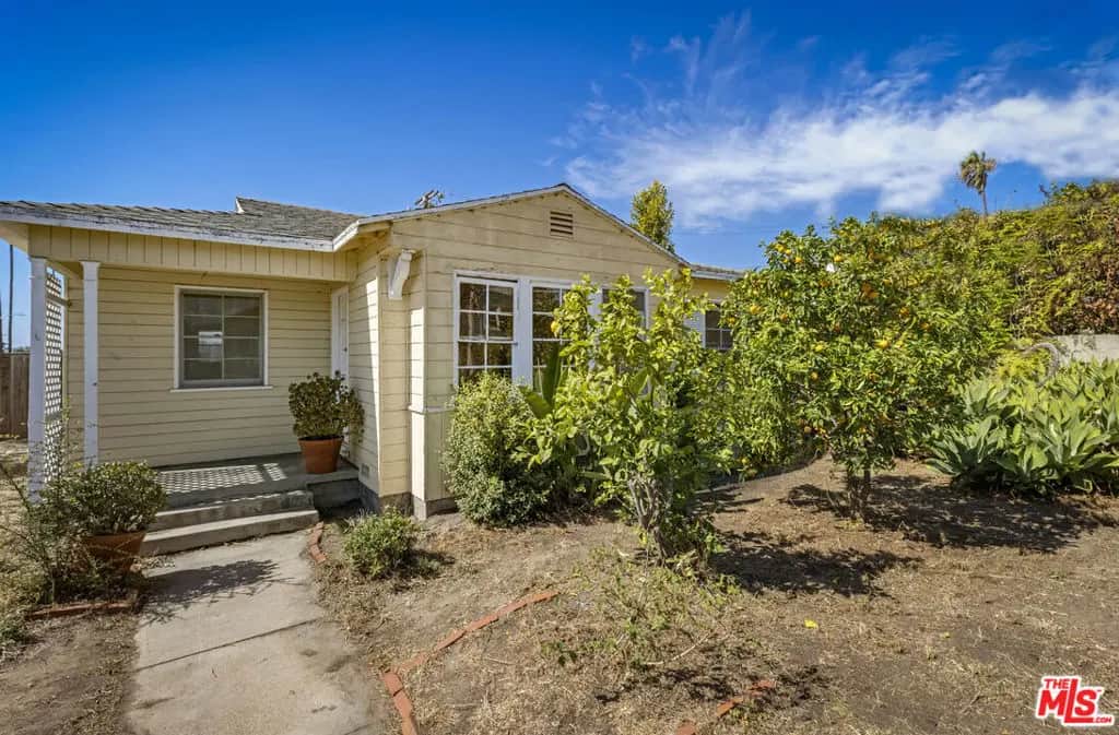 1151 Chestnut Avenue, Manhattan Beach, CA — listing photo 1