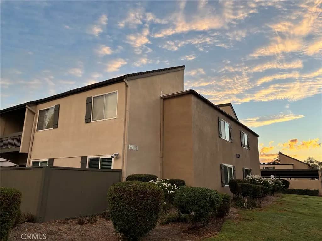 24431 Trevino Drive V10, Valencia, CA — listing photo 1