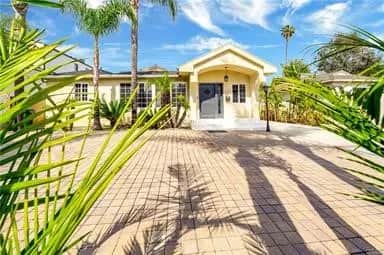 16707 Moorpark, Encino, CA — listing photo 1