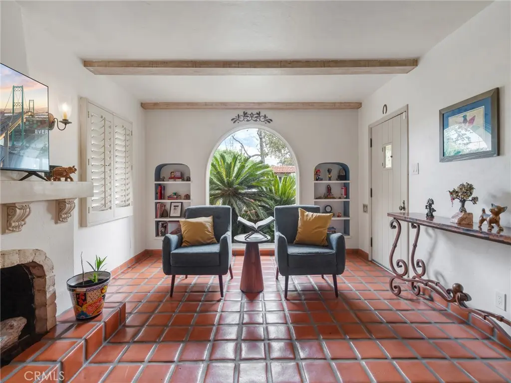 2333 Eucalyptus Avenue, Long Beach, CA — listing photo 1