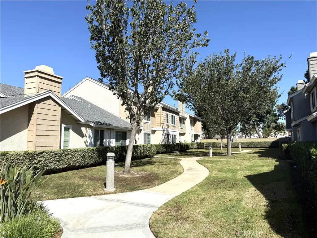 59 Fox Holw 36, Irvine, CA — listing photo 1