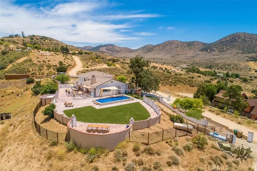 9175 Yucca Hills Road, Agua Dulce, CA — listing photo 1