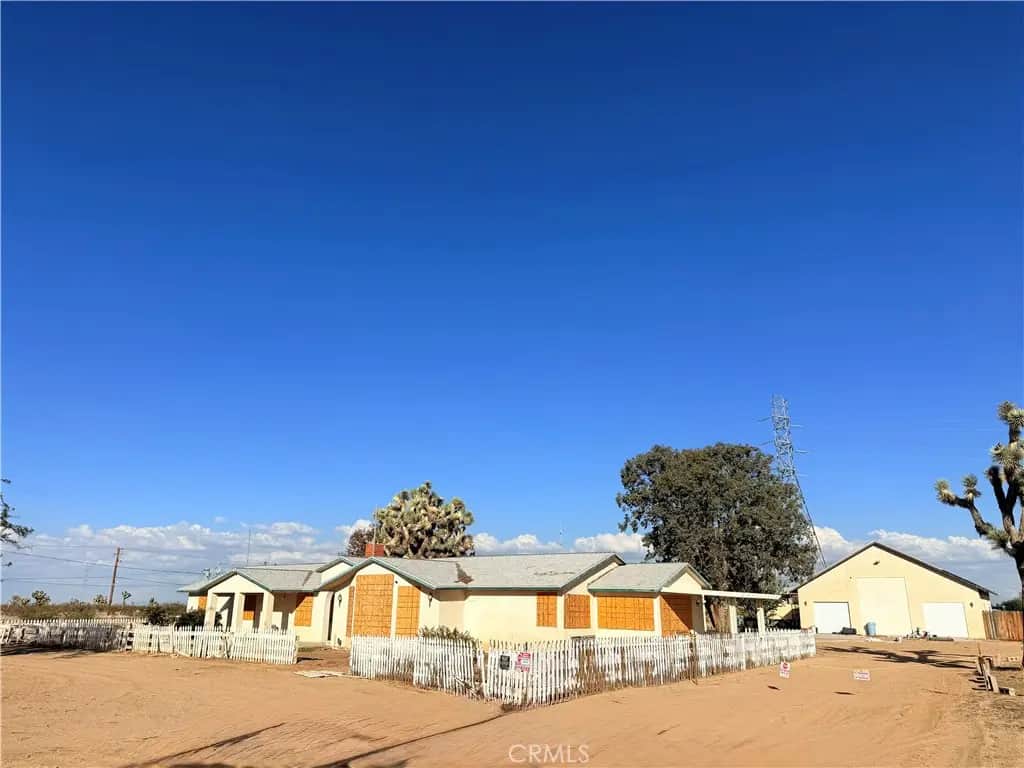 18425 Panther, Adelanto, CA — listing photo 1