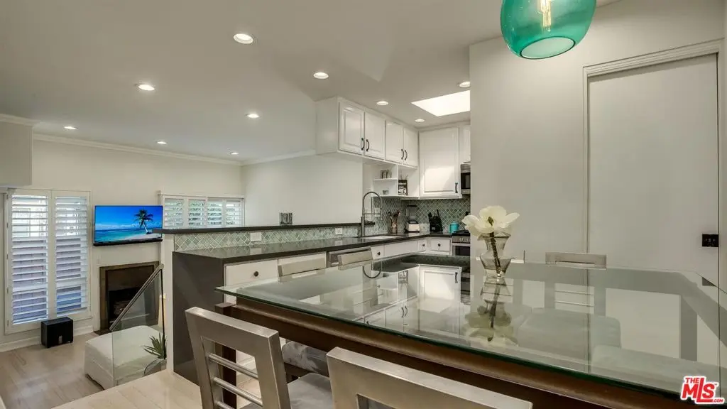 1144 17th Street 11, Santa Monica, CA — listing photo 1