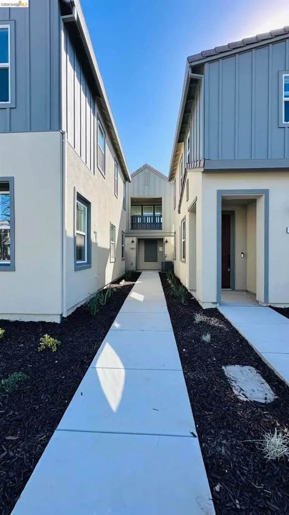 2406 Garden Farms Ave, Lathrop, CA — listing photo 1