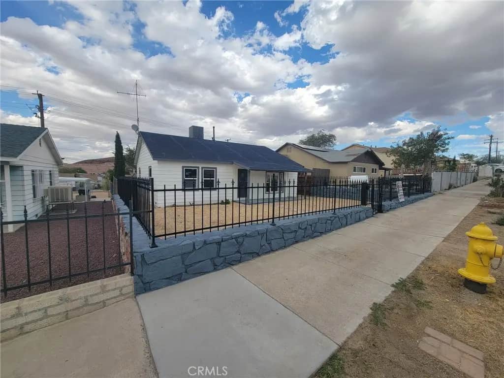 651 W Buena Vista, Barstow, CA — listing photo 1