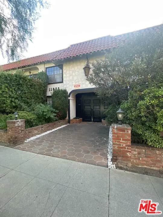 11806 Gorham Avenue 18, Los Angeles, CA — listing photo 1