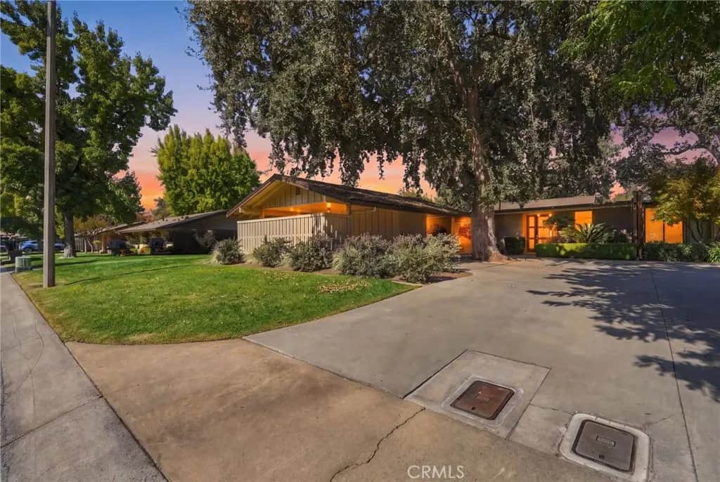 2846 W Border Links Drive, Visalia, CA — listing photo 1