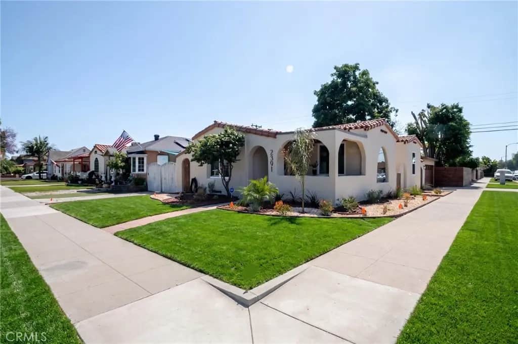 2391 Fashion Ave, Long Beach, CA — listing photo 1