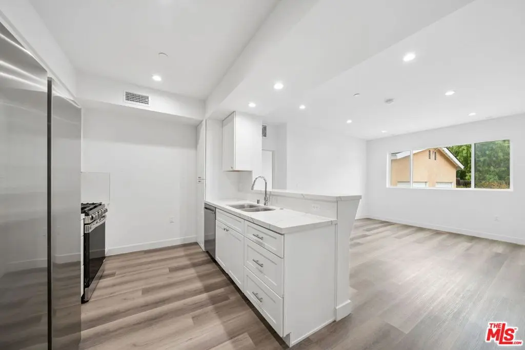627 N Dillon Street 206, Los Angeles, CA — listing photo 1