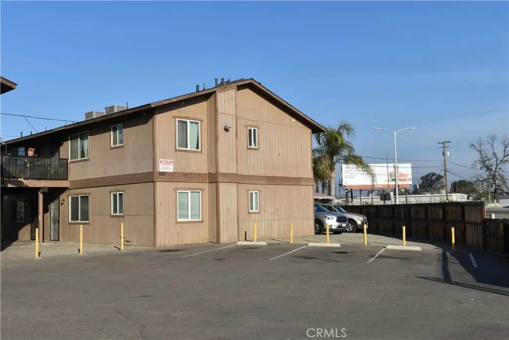 820 East 19th Street, Bakersfield, CA — listing photo 1