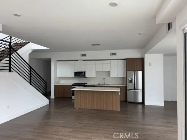 709 E. Walnut Street 517, Pasadena, CA — listing photo 1