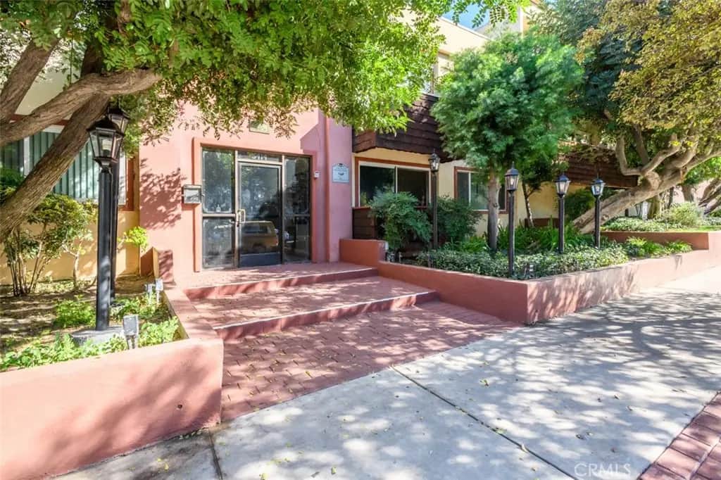 5414 Newcastle, Encino, CA — listing photo 1