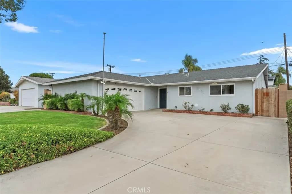 8161 Valencia, Huntington Beach, CA — listing photo 1