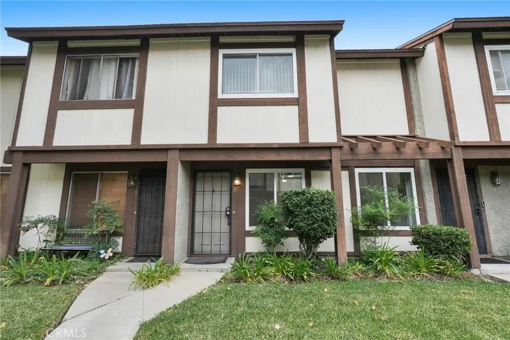 19024 Archwood Street 5, Reseda, CA — listing photo 1