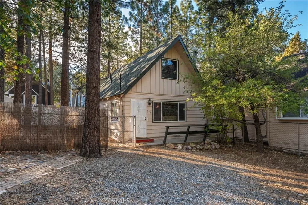 322 Moreno, Sugarloaf, CA — listing photo 1