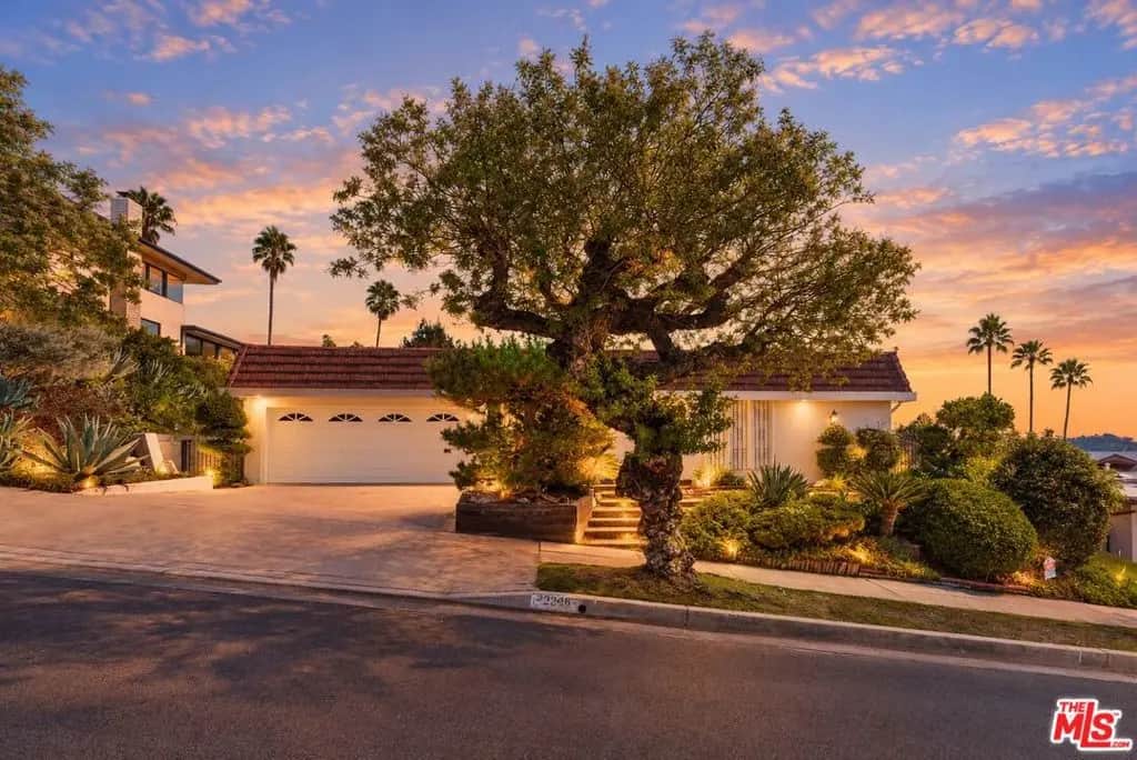2208 Winona Boulevard, Los Angeles, CA — listing photo 1