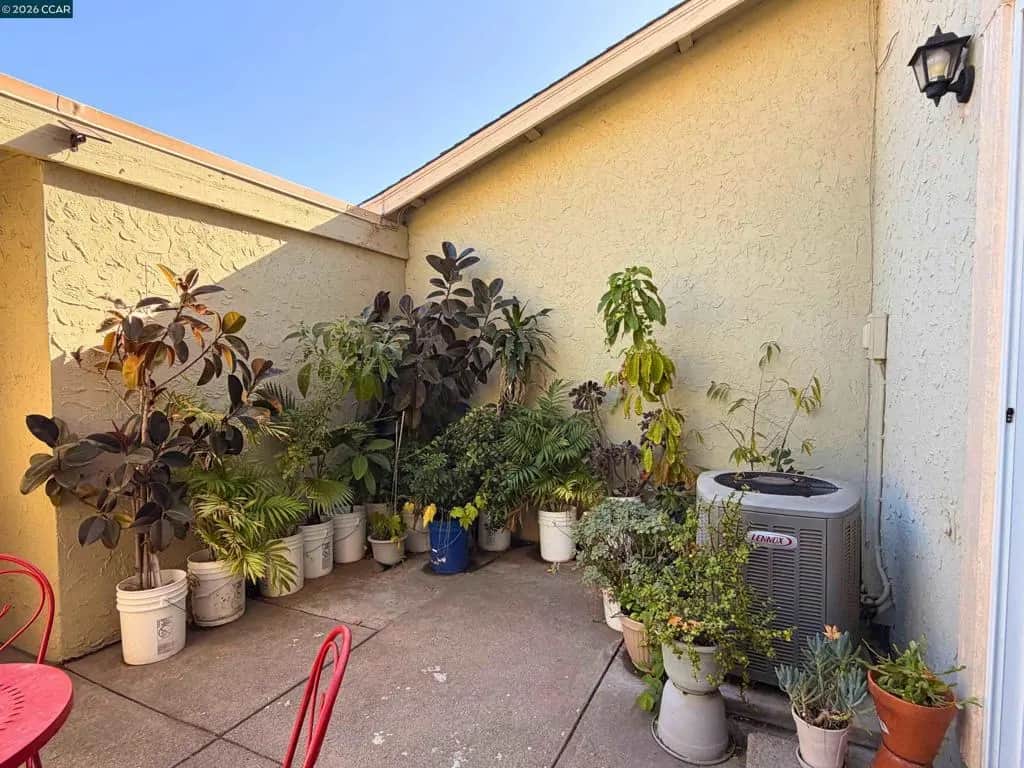 61 Meadowbrook Ave, Pittsburg, CA — listing photo 1