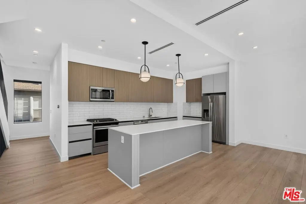 2019 Preuss Road B, Los Angeles, CA — listing photo 1
